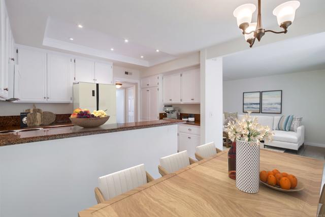 8037 Caminito Mallorca, La Jolla CA: https://media.crmls.org/mediaz/884c8c0b-5cb1-43d3-b04b-9c7d39cf8528.jpg