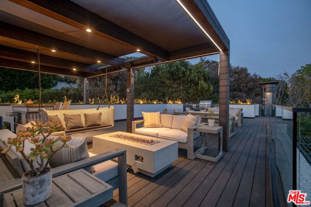 8932 St Ives Drive, Los Angeles CA: https://media.crmls.org/mediaz/884cd321-89e2-443b-80ed-c19ea258bc3f.jpg