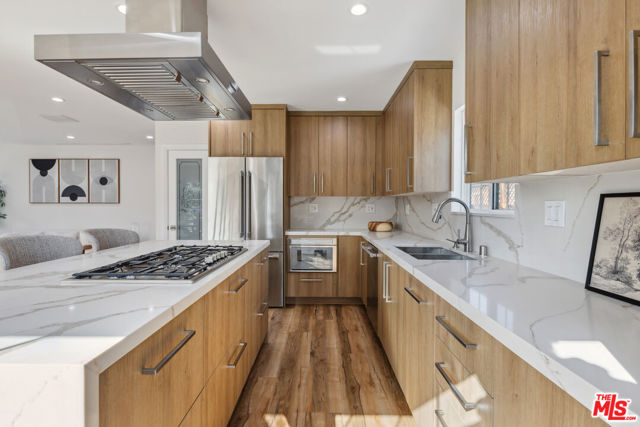 3976 Mclaughlin Avenue, Los Angeles CA: https://media.crmls.org/mediaz/884d7265-39e7-43a6-8db9-e5a4a16e29d1.jpg