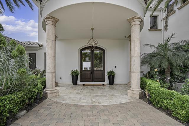 7335 El Fuerte St, Carlsbad CA: https://media.crmls.org/mediaz/884e0fb9-d170-4daa-bdcd-dc088cafb875.jpg