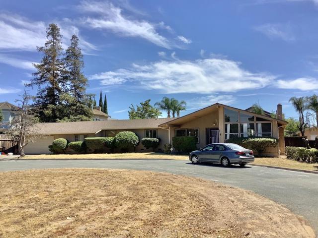 151 Bedford Lane, Oakley CA: https://media.crmls.org/mediaz/884e14d9-a6a0-4e58-9670-834bf0f8a70f.jpg