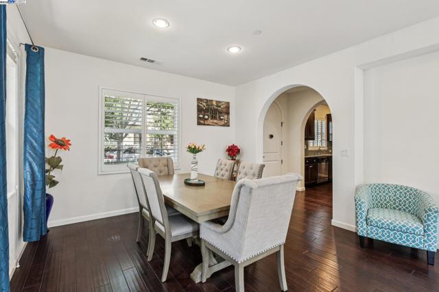 5010 Barrenstar Way, San Ramon CA: https://media.crmls.org/mediaz/884e84e3-fd10-4739-a817-7eca24ac765f.jpg