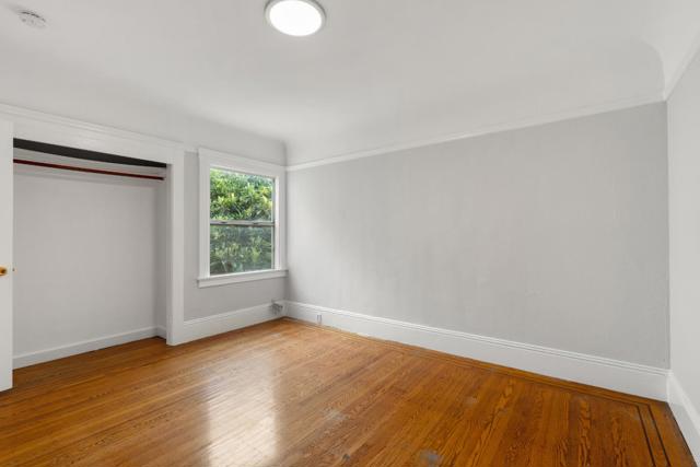 189 Lee Avenue, San Francisco CA: https://media.crmls.org/mediaz/884f37c5-82b5-4e42-8a3e-60cdca9b6088.jpg