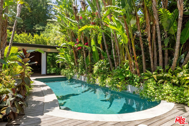 8547 Appian Way, Los Angeles CA: https://media.crmls.org/mediaz/884f57b4-214e-4a81-bd3f-dafe4a852e37.jpg