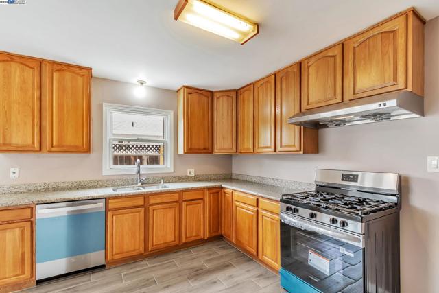 6547 Dairy Ave, Newark CA: https://media.crmls.org/mediaz/884f81d3-a4ad-47ec-b60d-096703aac572.jpg