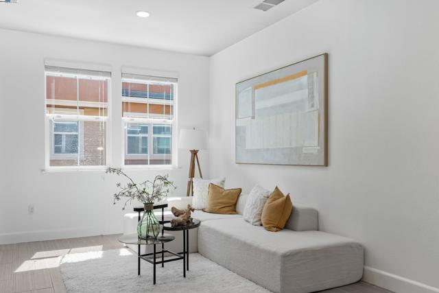38930 Lemongrass Way, Newark CA: https://media.crmls.org/mediaz/88506c2d-7786-46c7-abd1-90b39eb8f16d.jpg