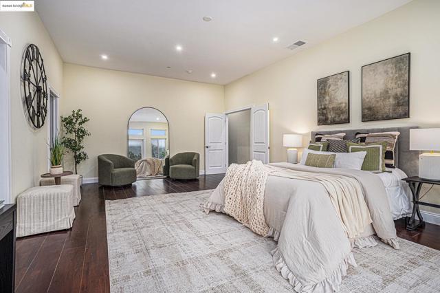130 Arbor View Ln, Lafayette CA: https://media.crmls.org/mediaz/88509c17-5770-41cc-8bc3-682ff6eb09d8.jpg