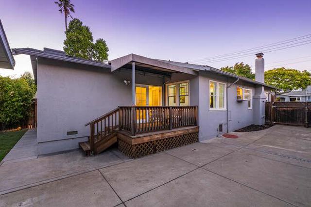 833 Linden Avenue, Burlingame CA: https://media.crmls.org/mediaz/8851244f-bbac-4e03-bee5-7e9f918d45cb.jpg