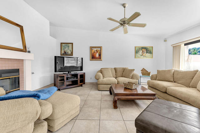 78565 Vista Del Fuente, Indian Wells CA: https://media.crmls.org/mediaz/8851e779-c93a-4b65-bfec-d80cb9bbd225.jpg