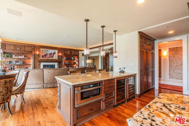 1 W Century Drive, Los Angeles CA: https://media.crmls.org/mediaz/88524b1d-8c38-44ba-80ce-c74fd038f8e1.jpg