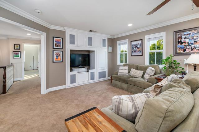 5255 Greenwillow Ln, San Diego CA: https://media.crmls.org/mediaz/8852a085-95ef-422c-8f84-a402919f0ca8.jpg