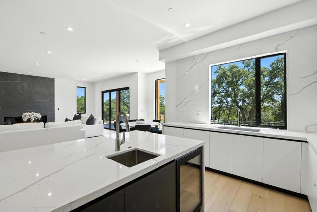 1127 Hillslope Place, Los Altos CA: https://media.crmls.org/mediaz/8852aec3-9b02-4abb-8a8f-8321b7da61be.jpg