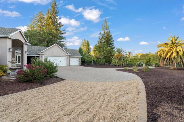 15211 Becky Lane, Monte Sereno CA: https://media.crmls.org/mediaz/88532666-3655-4071-84f1-6590fa6d2d0b.jpg