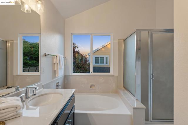102 Waterview Dr, Richmond CA: https://media.crmls.org/mediaz/88534550-6e59-4dab-9077-def2d145c486.jpg