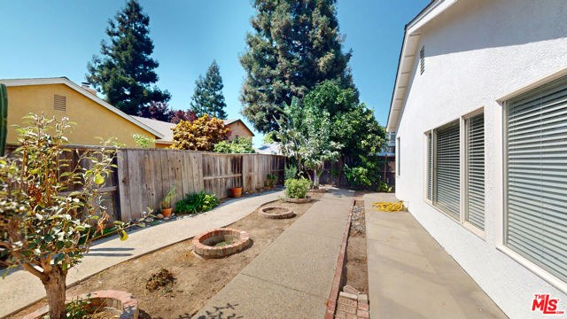 1912 Veranda Court, Modesto CA: https://media.crmls.org/mediaz/88554a30-fe29-40b4-98b5-96bb1cf50be4.jpg