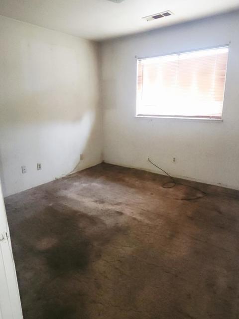 24 Church Street, Modesto CA: https://media.crmls.org/mediaz/88555058-a7be-43f9-bc25-6c521aac59d7.jpg