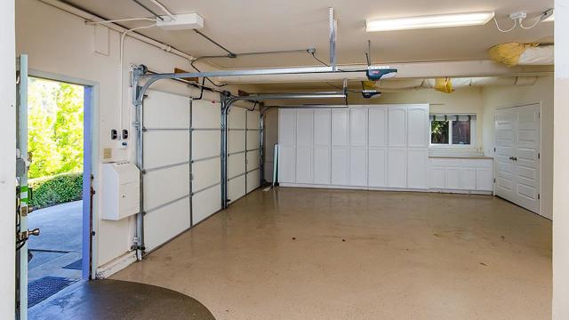 372 Elm Street, San Carlos CA: https://media.crmls.org/mediaz/88555f57-d946-4961-adf5-53e3f4bbcaa8.jpg
