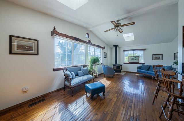 17945 Pesante Road, Salinas CA: https://media.crmls.org/mediaz/8855b181-76ad-41d6-b25a-fdbf1587a24a.jpg