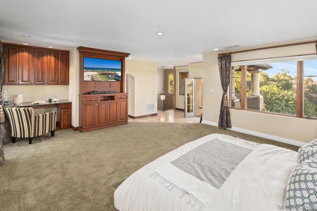 4915 Eyrie Rd, San Diego CA: https://media.crmls.org/mediaz/88561860-e10d-49ac-9a8d-280cb2fdf168.jpg