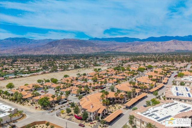 2010 Via San Martino, Palm Desert CA: https://media.crmls.org/mediaz/88562445-2dbd-47c3-b4a8-6b8fd2f437fc.jpg