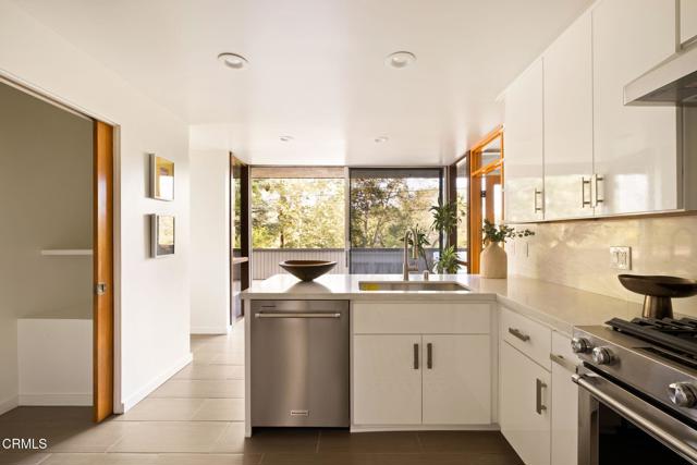1256 Club House Drive, Pasadena CA: https://media.crmls.org/mediaz/885659bc-8148-43ba-8181-2b5cd1080998.jpg