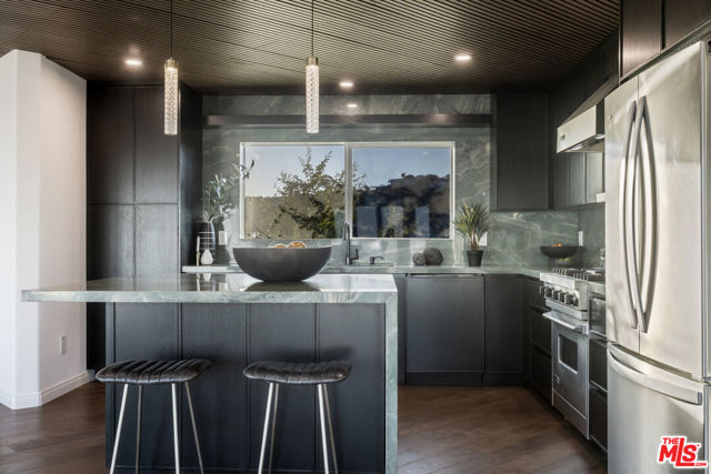 8300 Grand View Drive, Los Angeles CA: https://media.crmls.org/mediaz/88573b23-6ef3-4f35-a32b-e61d4c87c5a3.jpg