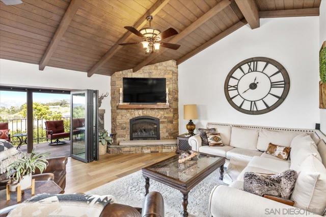 1379 Sunny Heights Road, Fallbrook CA: https://media.crmls.org/mediaz/8857a4b5-5bc5-4d86-a47e-2c13e58b83e0.jpg