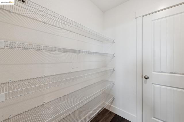 6757 Skyview Dr, Oakland CA: https://media.crmls.org/mediaz/8857fa54-1a41-4dd7-a0a1-2e09a8a1d9b9.jpg