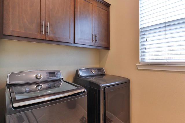 1549 Foxtail Court, Hollister CA: https://media.crmls.org/mediaz/88586de4-65b6-4539-8f30-51675a4dc0f5.jpg
