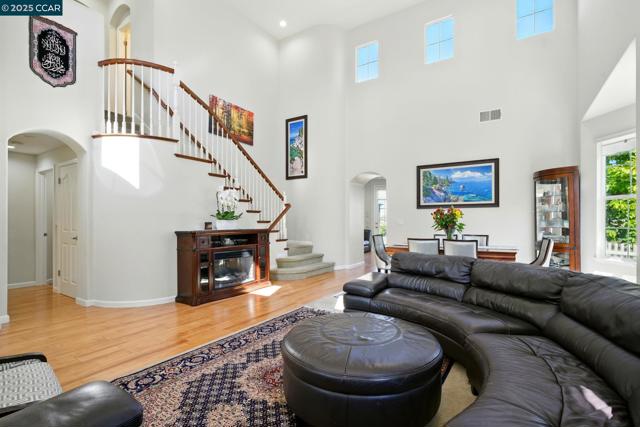 416 Ustilago Ct, San Ramon CA: https://media.crmls.org/mediaz/8858fa10-0444-4c4b-afd1-ffe05f76bc2e.jpg