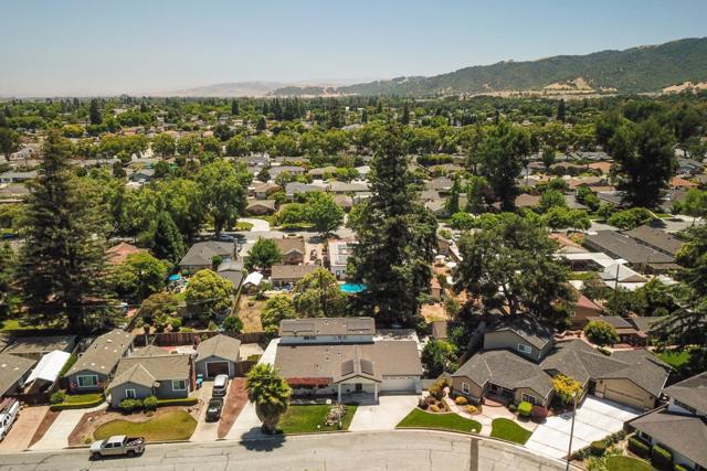 60 Monte Vista Way, Gilroy CA: https://media.crmls.org/mediaz/885922b6-0ce3-4671-922c-babc9ef9a765.jpg