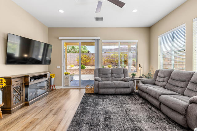 43606 Treviso Drive, Indio CA: https://media.crmls.org/mediaz/885956b0-0194-49e8-a3f4-03f8feb3e73f.jpg