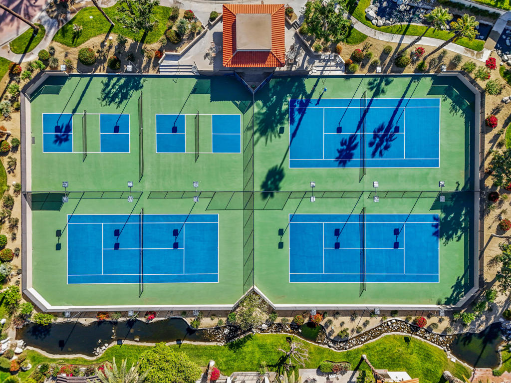 https://media.crmls.org/mediaz/88595f76-5b58-4b66-b0e8-e03102e4f73d.jpg?preset=X-Large