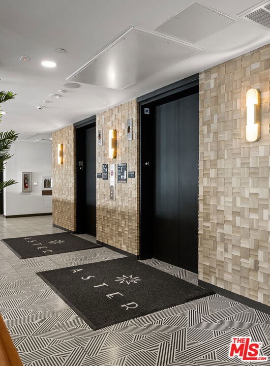 250 E Broadway, Long Beach CA: https://media.crmls.org/mediaz/8859e603-e62e-4361-85eb-3cd4ebc046a2.jpg