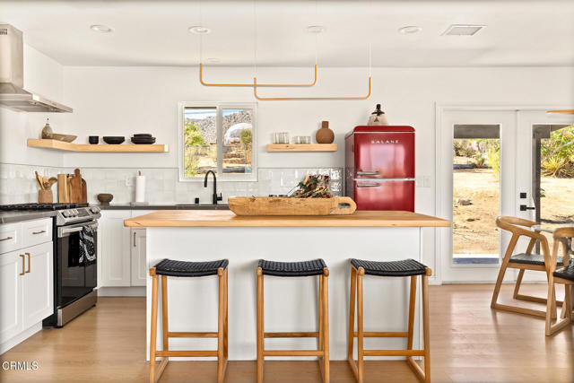 60815 Natoma Trail, Joshua Tree CA: https://media.crmls.org/mediaz/885a7afb-74ec-4f30-a29c-4bcc8a716ce1.jpg