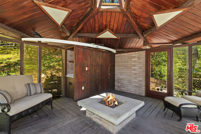 28805 North Shore Road, Lake Arrowhead CA: https://media.crmls.org/mediaz/885a933a-e895-4ed8-8d47-e90ef42d139b.jpg