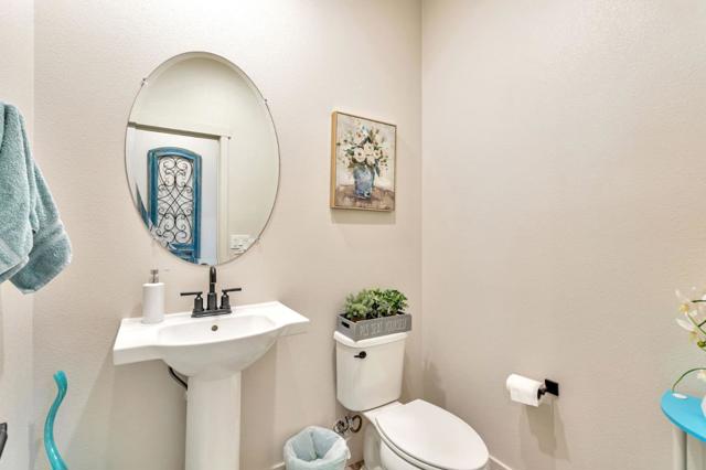 172 Vienna Way, Hollister CA: https://media.crmls.org/mediaz/885aed93-5627-4fb9-88da-97da367ecae0.jpg