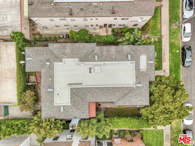 123 N Harper Avenue, Los Angeles CA: https://media.crmls.org/mediaz/885af83b-a2e3-45a6-a68e-7c30db458179.jpg