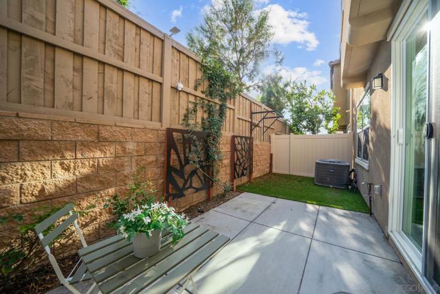 3135 Linwood St, Vista CA: https://media.crmls.org/mediaz/885b53b8-730c-4a0b-b7f3-90d8738459c0.jpg