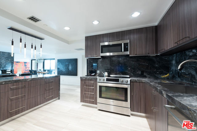 Custom Kitchen w/SS Appliances