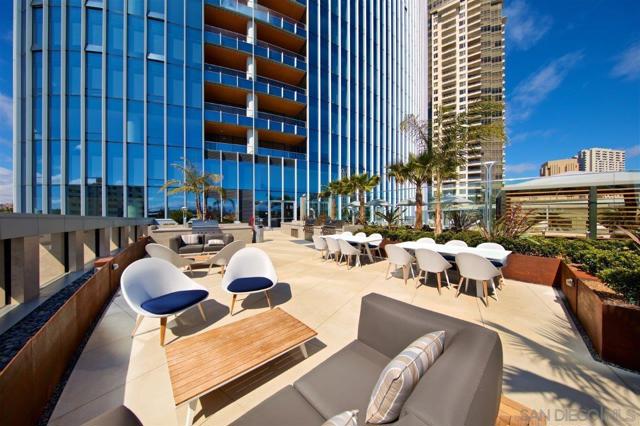 888 W E Street, San Diego CA: https://media.crmls.org/mediaz/885b8076-d988-4de1-90fc-4d396d8222d8.jpg
