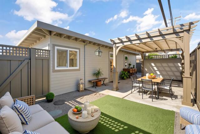 14011403 Cary Avenue, San Mateo CA: https://media.crmls.org/mediaz/885b8668-7353-40ea-8bb4-013c831fa8d6.jpg