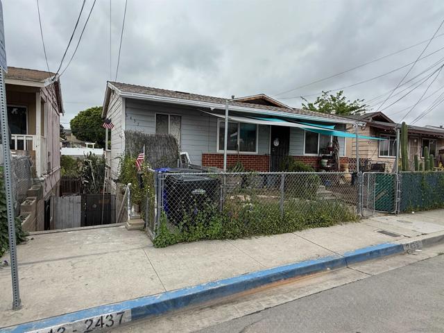 2437 Modesto St, San Diego CA: https://media.crmls.org/mediaz/885c1a2b-3c1e-4195-973f-35400a114fbf.jpg