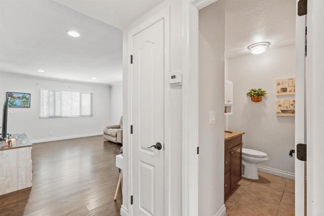 Detail Gallery Image 6 of 24 For 1463 N Broadway a,  Escondido,  CA 92026 - 2 Beds | 1/1 Baths