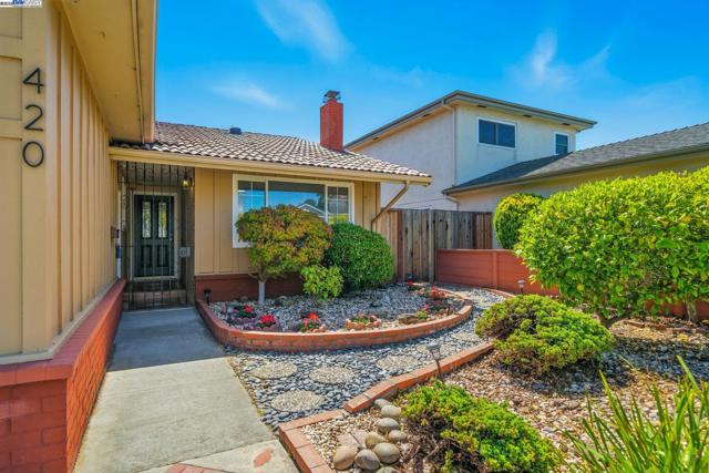 420 Camden Rd, Alameda CA: https://media.crmls.org/mediaz/885cac74-4404-43a0-a922-1afad8313460.jpg