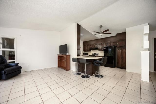 1264 Gaywood St, San Diego CA: https://media.crmls.org/mediaz/885cc5ca-9790-42bb-8e9f-b0312e79bd4b.jpg
