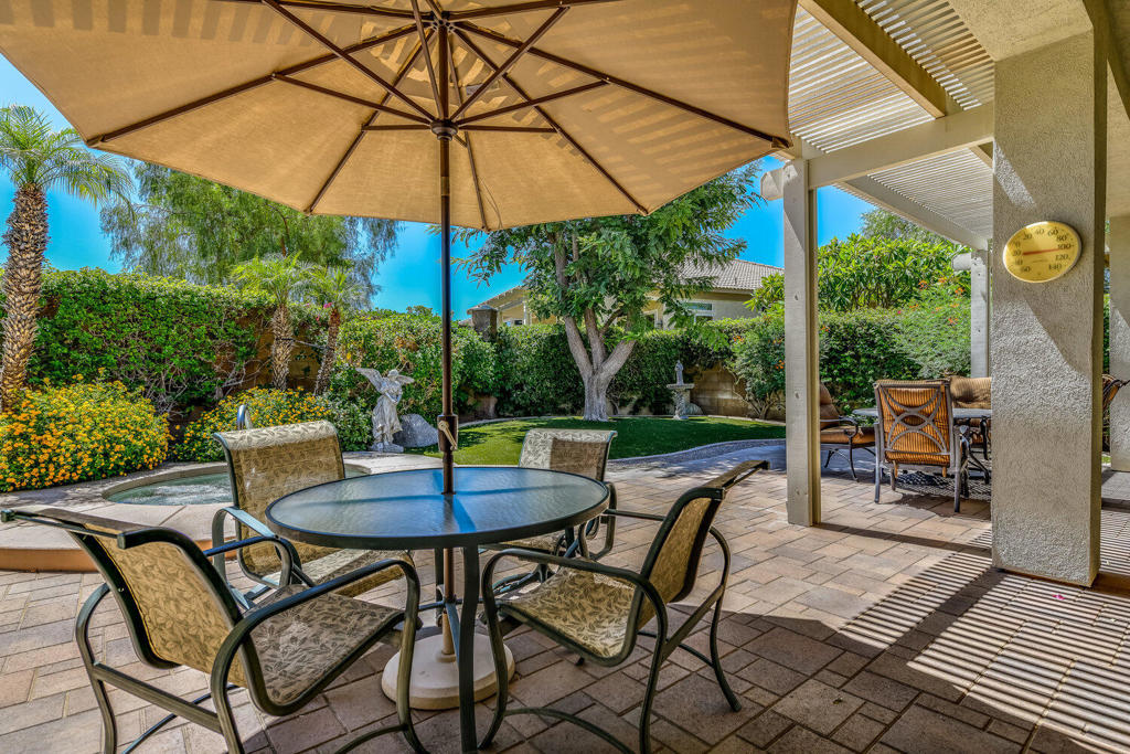 https://media.crmls.org/mediaz/885d8d0c-ef60-4c6e-95a5-e70155dc1bb5.jpg?preset=X-Large