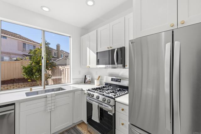 Detail Gallery Image 10 of 27 For 8727 Westmore Rd #24,  San Diego,  CA 92126 - 3 Beds | 2/1 Baths