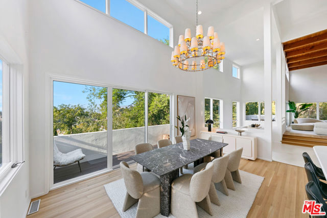 6969 Woodrow Wilson Drive, Los Angeles CA: https://media.crmls.org/mediaz/885e1aad-9597-416a-99a0-4d6f0fbc8750.jpg