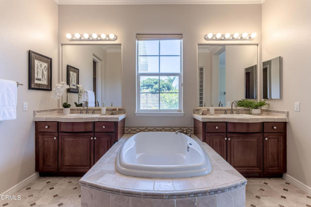 219 Via Rebecca, Thousand Oaks CA: https://media.crmls.org/mediaz/885e1f18-0da1-4a0f-b1e1-7e1eb2ba4bec.jpg
